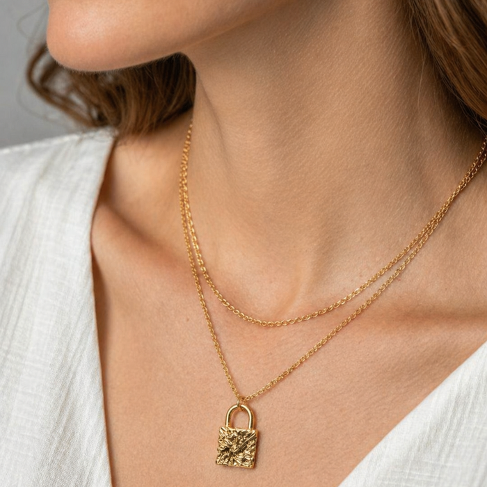 Collana doppia catena con pendente lucchetto