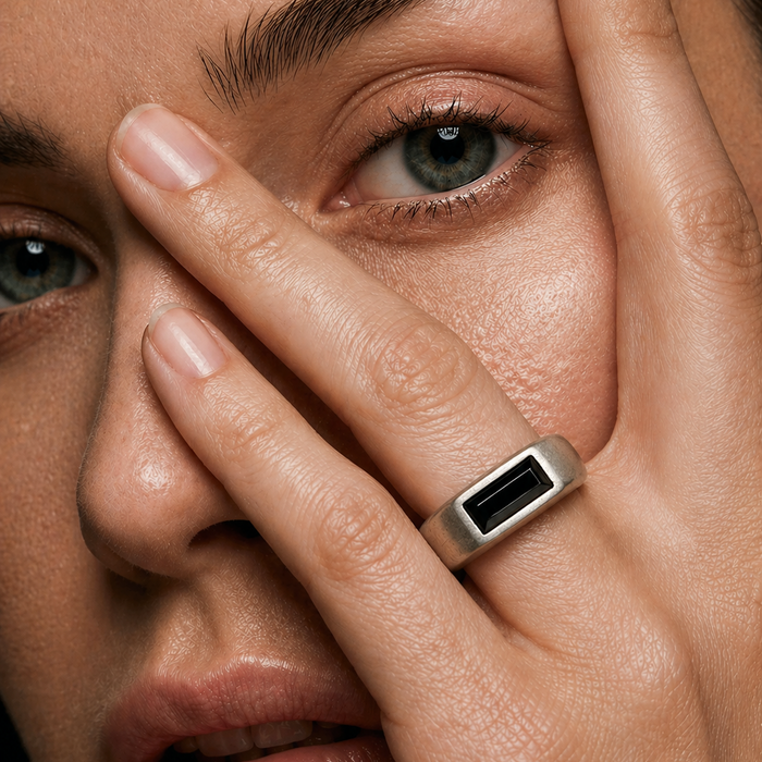 Anello con pietra
