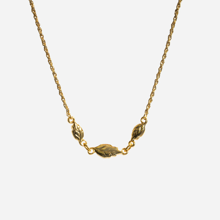 Collana con 3 foglie in metallo color oro